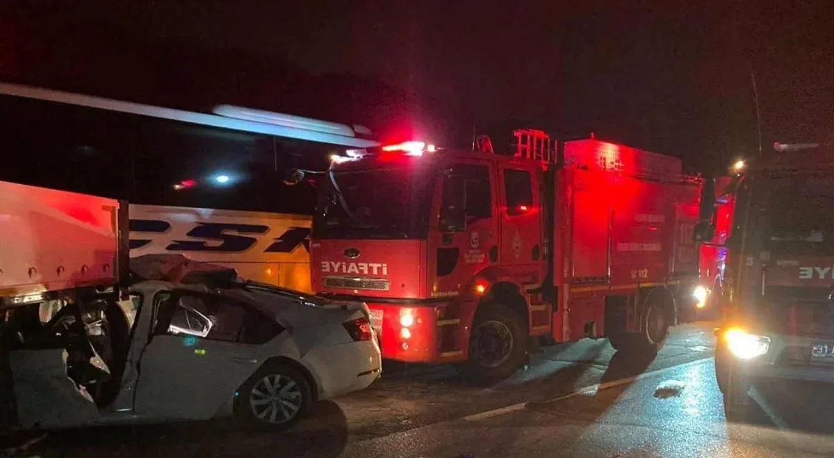 Hatay'da Tır makas attı: 2 ölü 4 yaralı