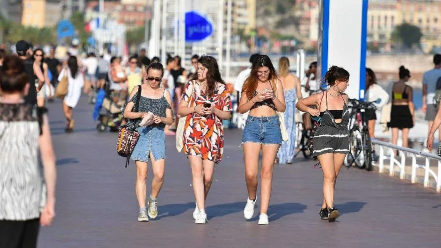 İngiliz tatilcilere kötü haber: Yurt dışına çıkana 54 bin TL ceza