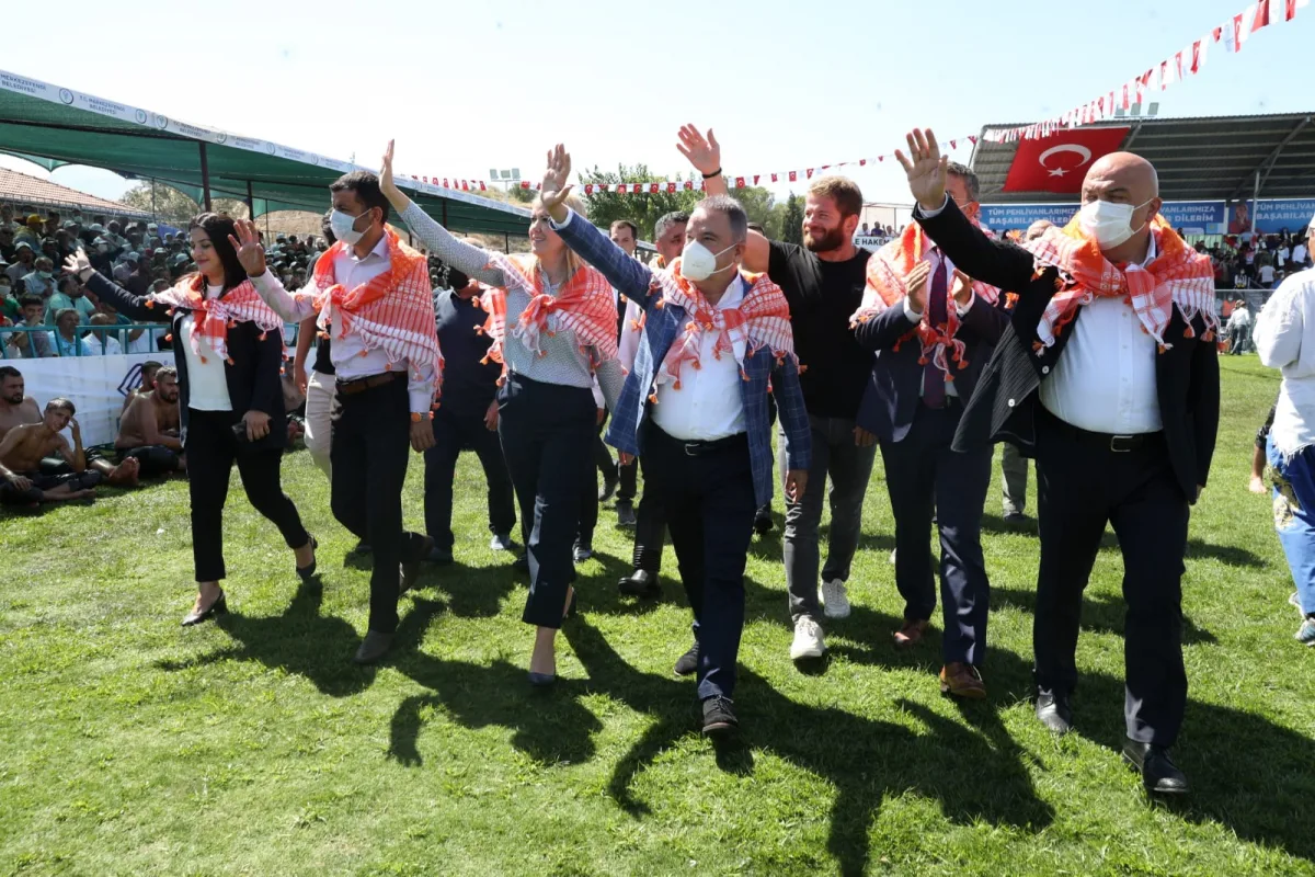 Başkan Böcek'ten Merkezefendi güreşlerine destek