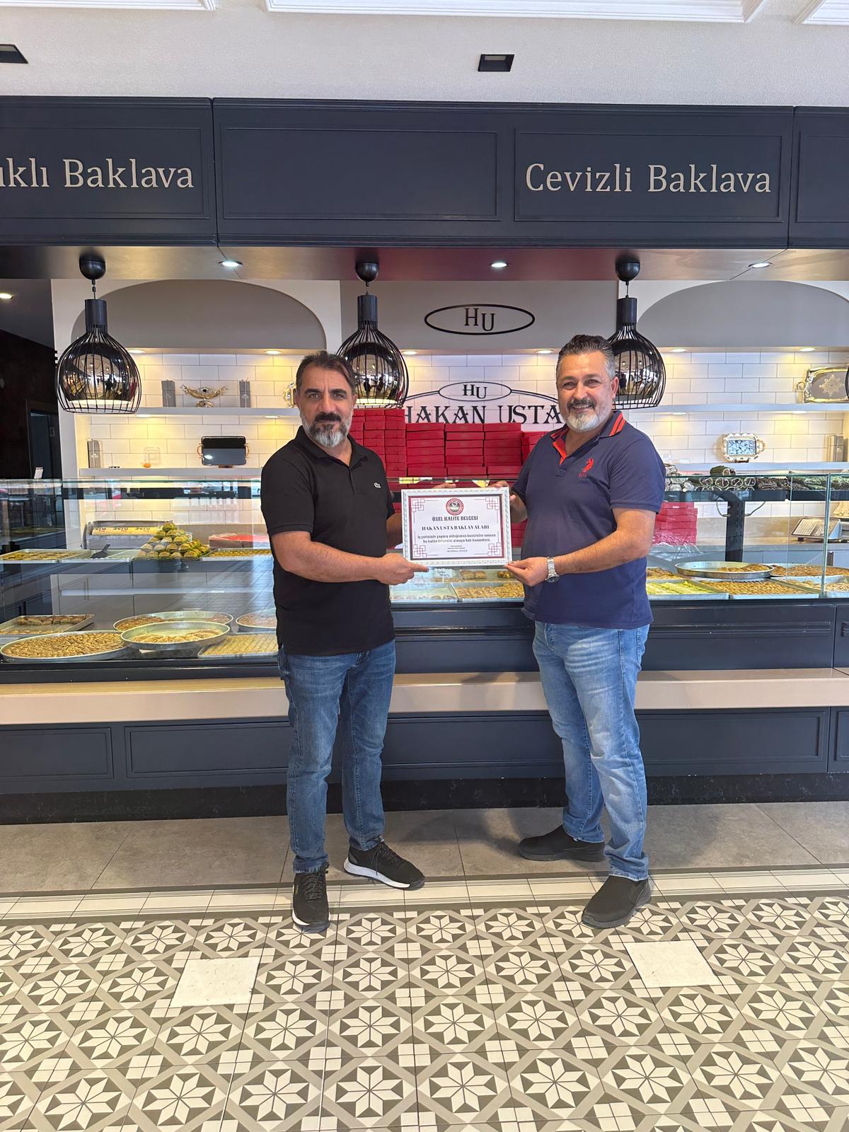 HAKAN USTA BAKLAVALARI’NA ÖZEL KALİTE BELGESİ VERİLDİ