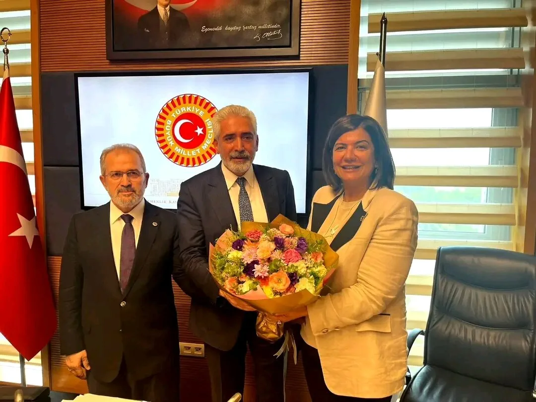Galip Ensarioğlu’na Hanımağa’dan  Tebrik Mesajı