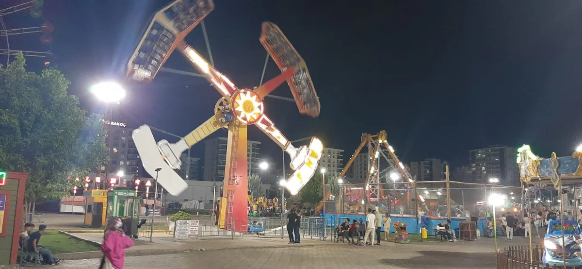 GÜNDÜZ ÇÖL SICAKLARI, AKSAM LUNAPARK KEYFİ