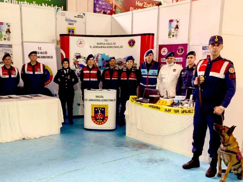 Jandarma, Üniversite ve Meslek Tanıtım Fuarı’nda Öğrencilerle Bir Araya Geldi