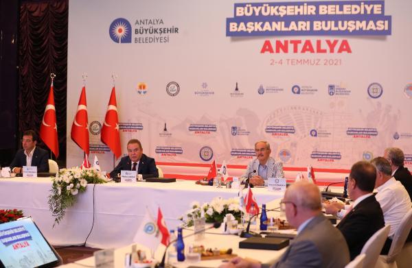 10 Büyükşehir Belediye başkanı Antalya'da bir araya geldi