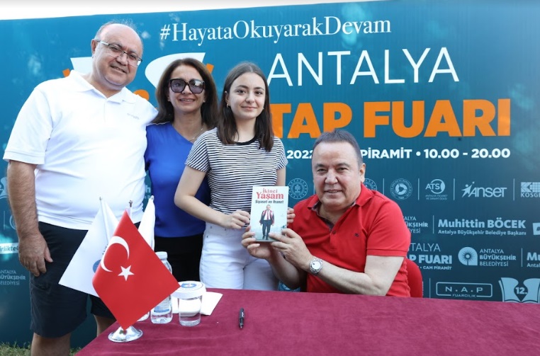 12. ANTALYA KİTAP FUARI ÜÇ GÜNDE BİNLERCE ZİYARETÇİ AĞIRLADI