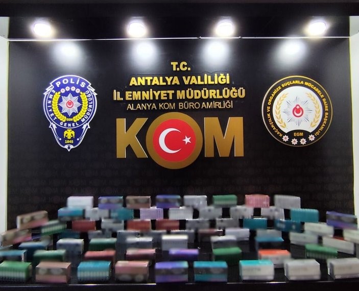 Antalya'da Kaçakçılık Operasyonunda Silah Ele Geçirildi