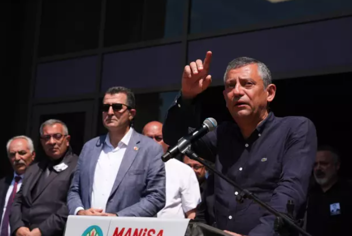 Özgür Özel’den Ferdi Zeyrek’e Duygusal Veda: “Manisa’yı Emanet Etti Gitti”
