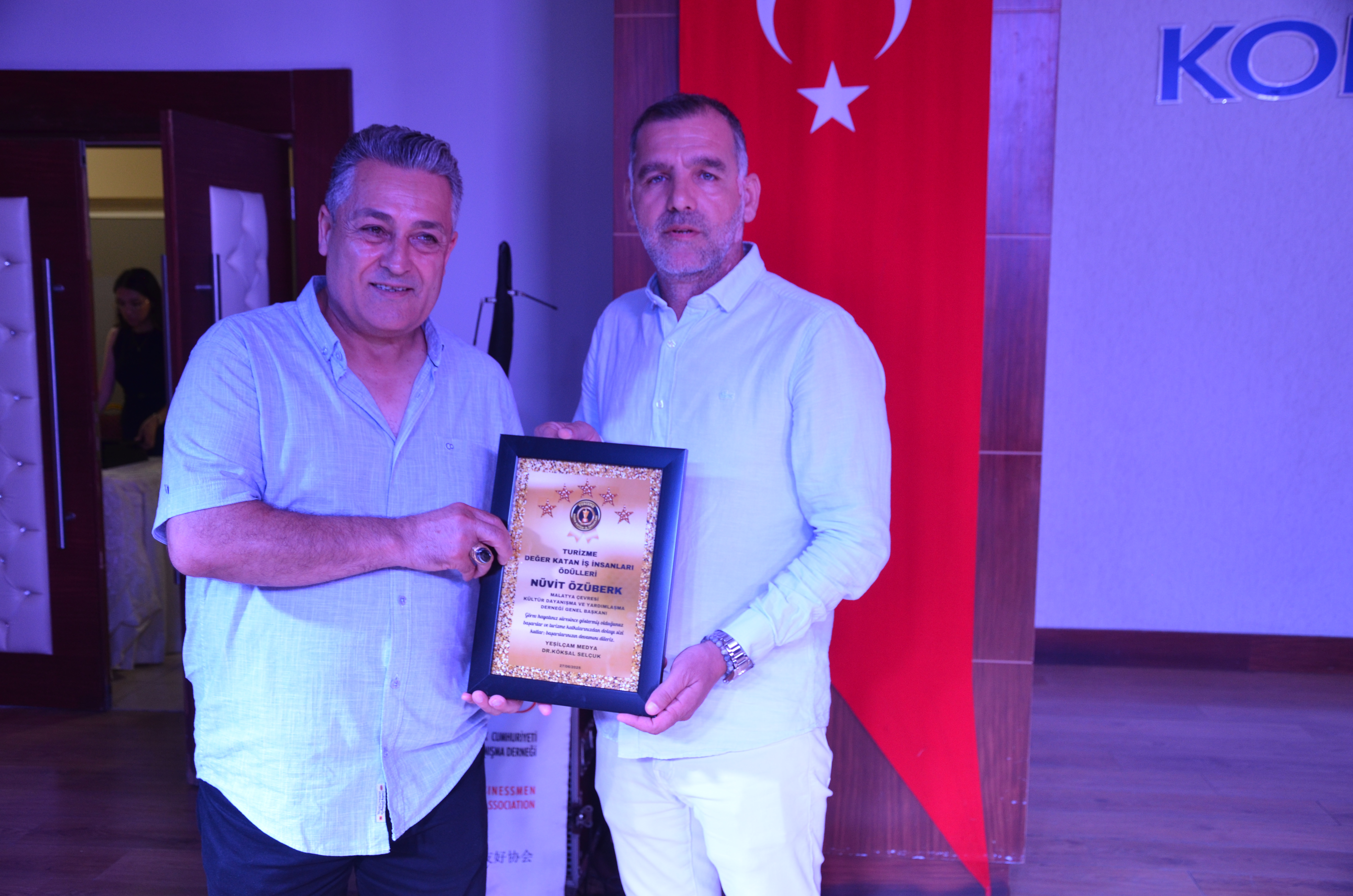 Anadolu Kültürüne Sahip Çıkmanın Onur Ödülü: Nüvit Özüberk’e Anlamlı Takdim