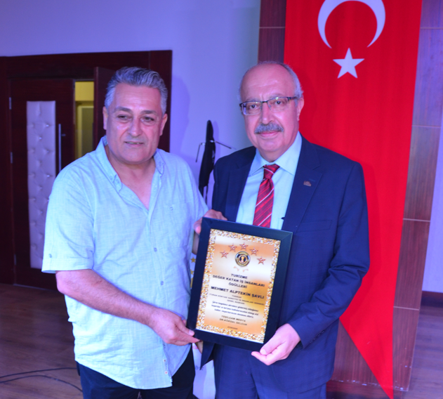 Turan Dünyası’na Uzanan Başarı: TUDSİAD Genel Başkanı Mehmet Alptekin Şavlı’ya Ödül