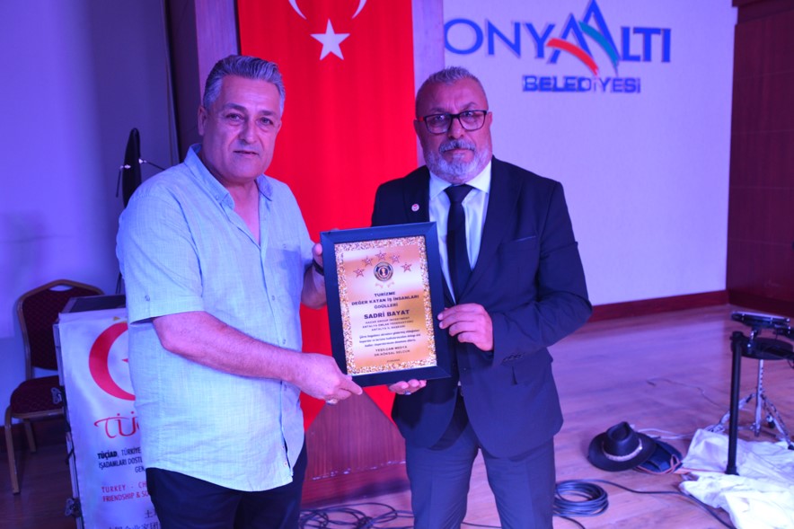 Antalya’nın Yatırım Potansiyeline Katkı Ödülü: Sadri Bayat’a Anlamlı Plaket