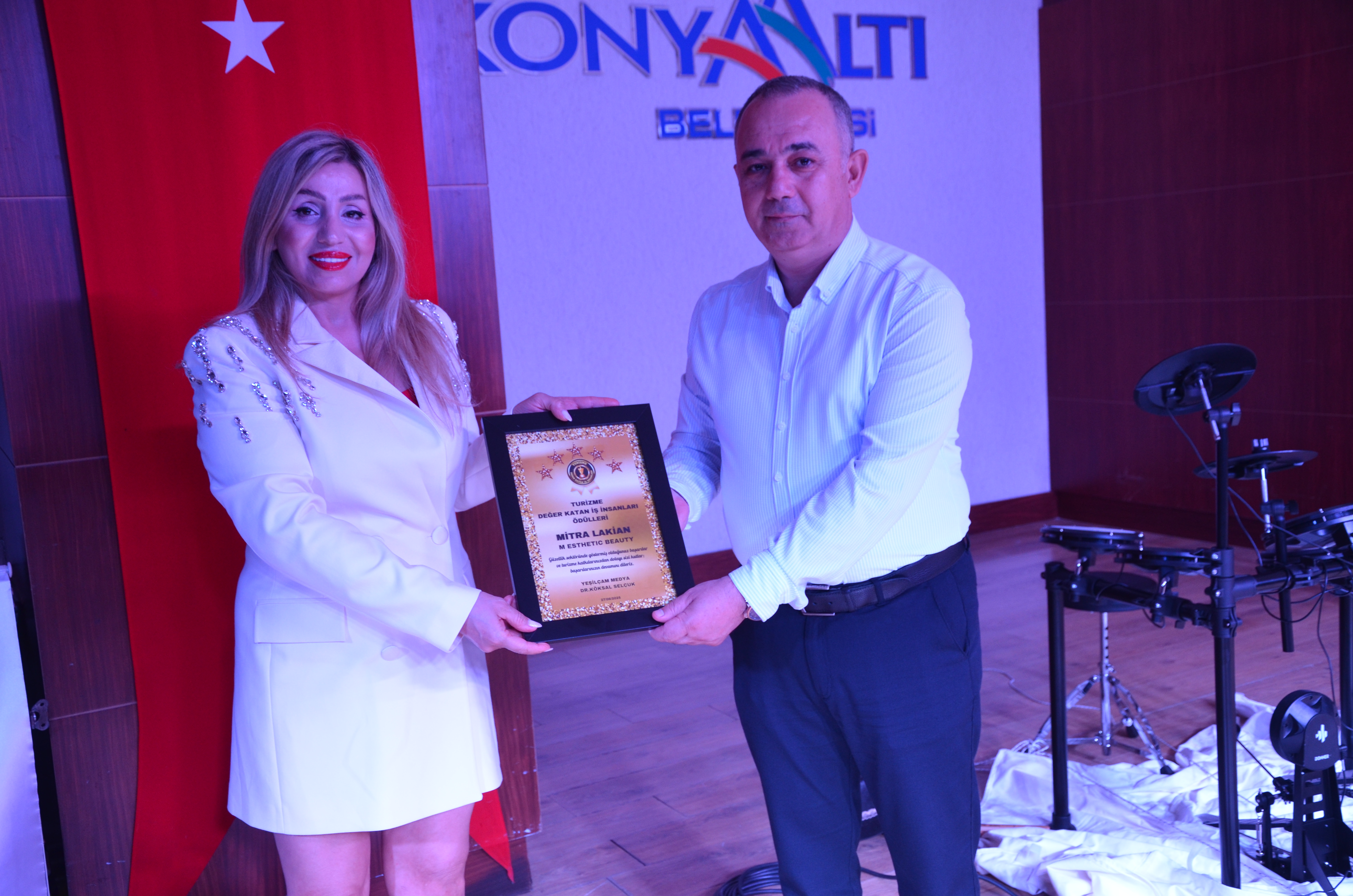 Güzellik Sektöründe Fark Yaratan Başarı: Mitra Lakian’a Ödül