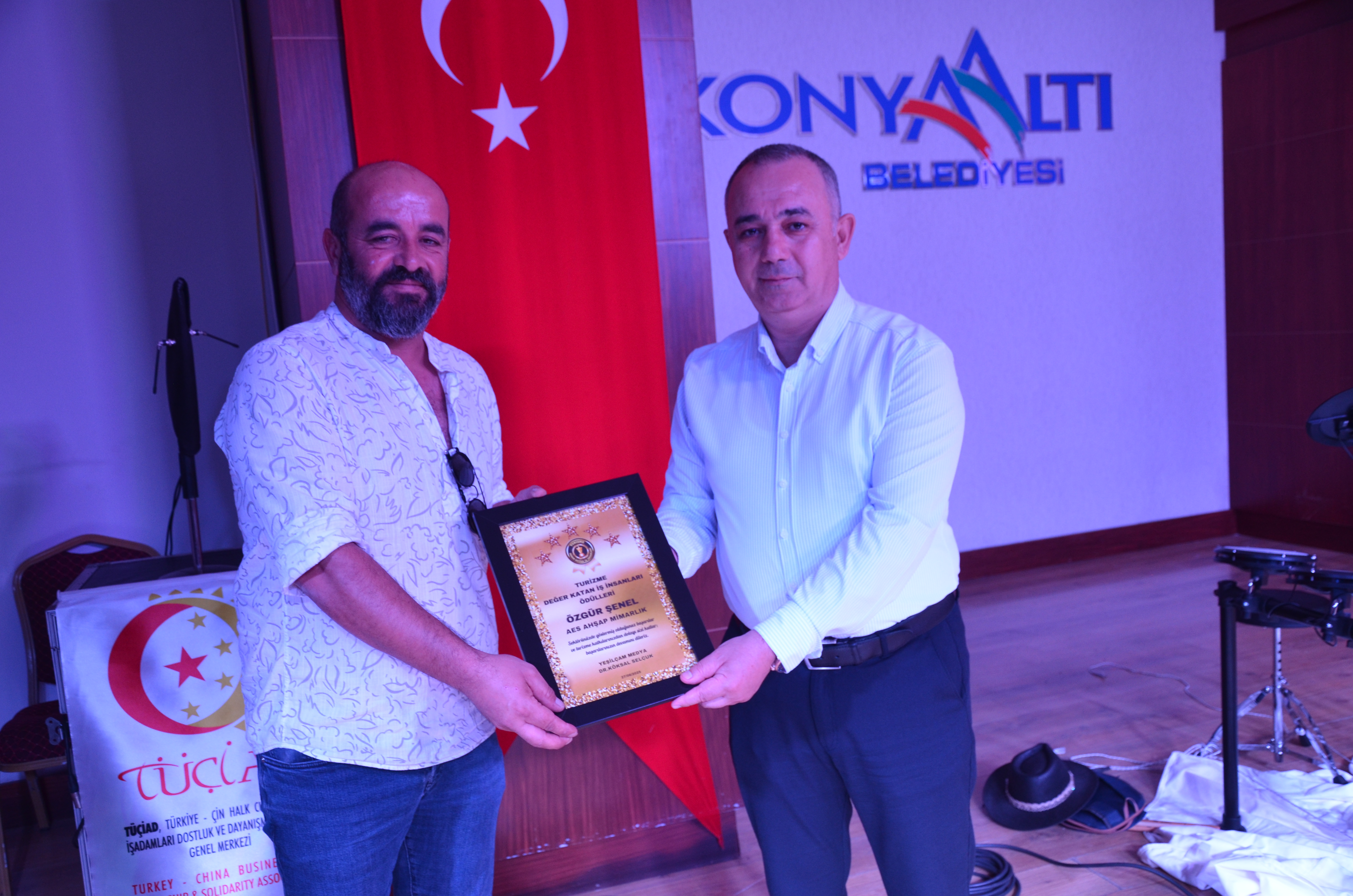 Mimari Estetiğe ve Yerel Üretime Katkı Ödülü: Özgür Şenel’e Anlamlı Takdim
