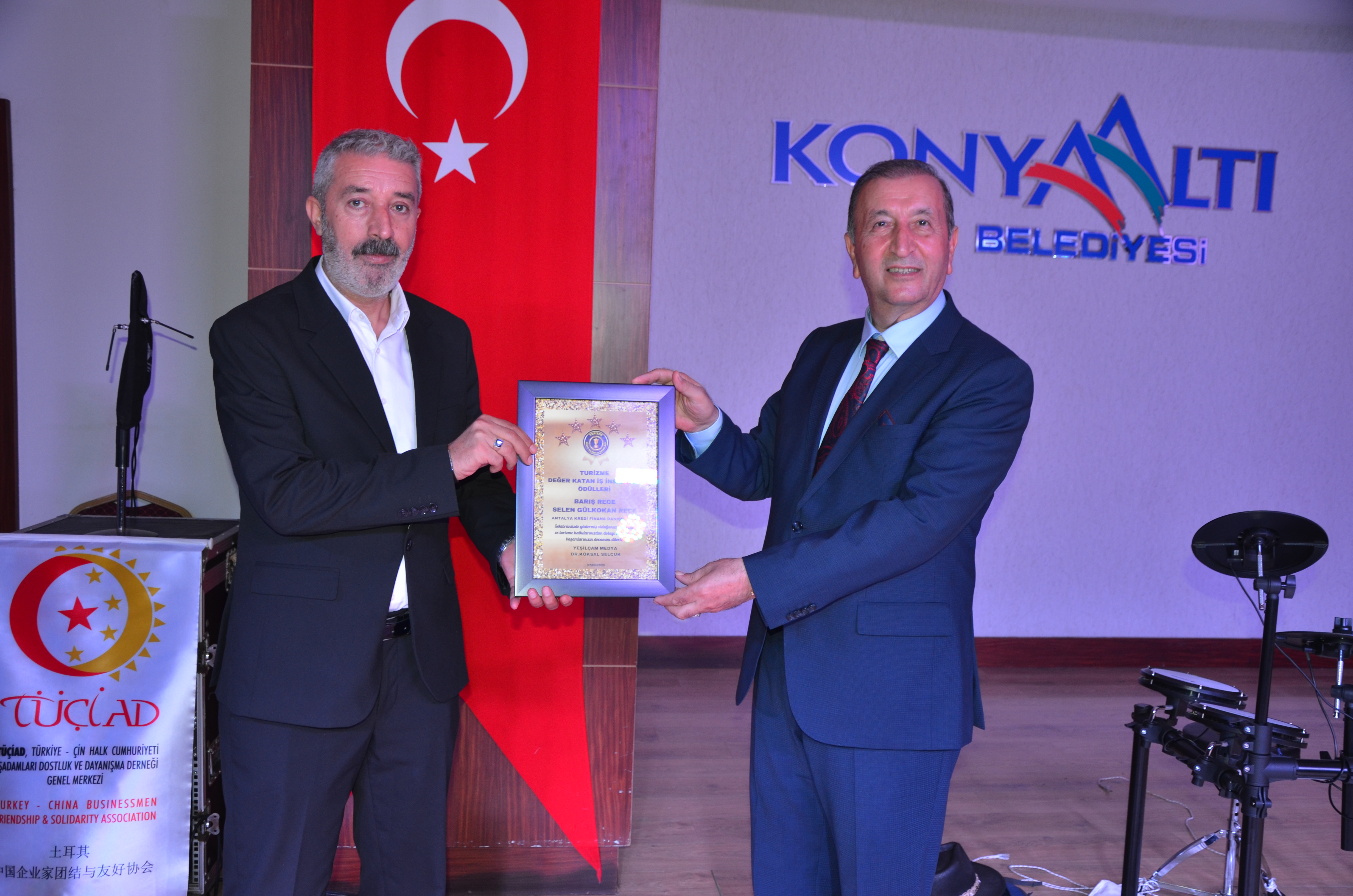 Finans Sektöründe Güven ve Katkı Ödülü: Barış Rece’ye Anlamlı Takdim