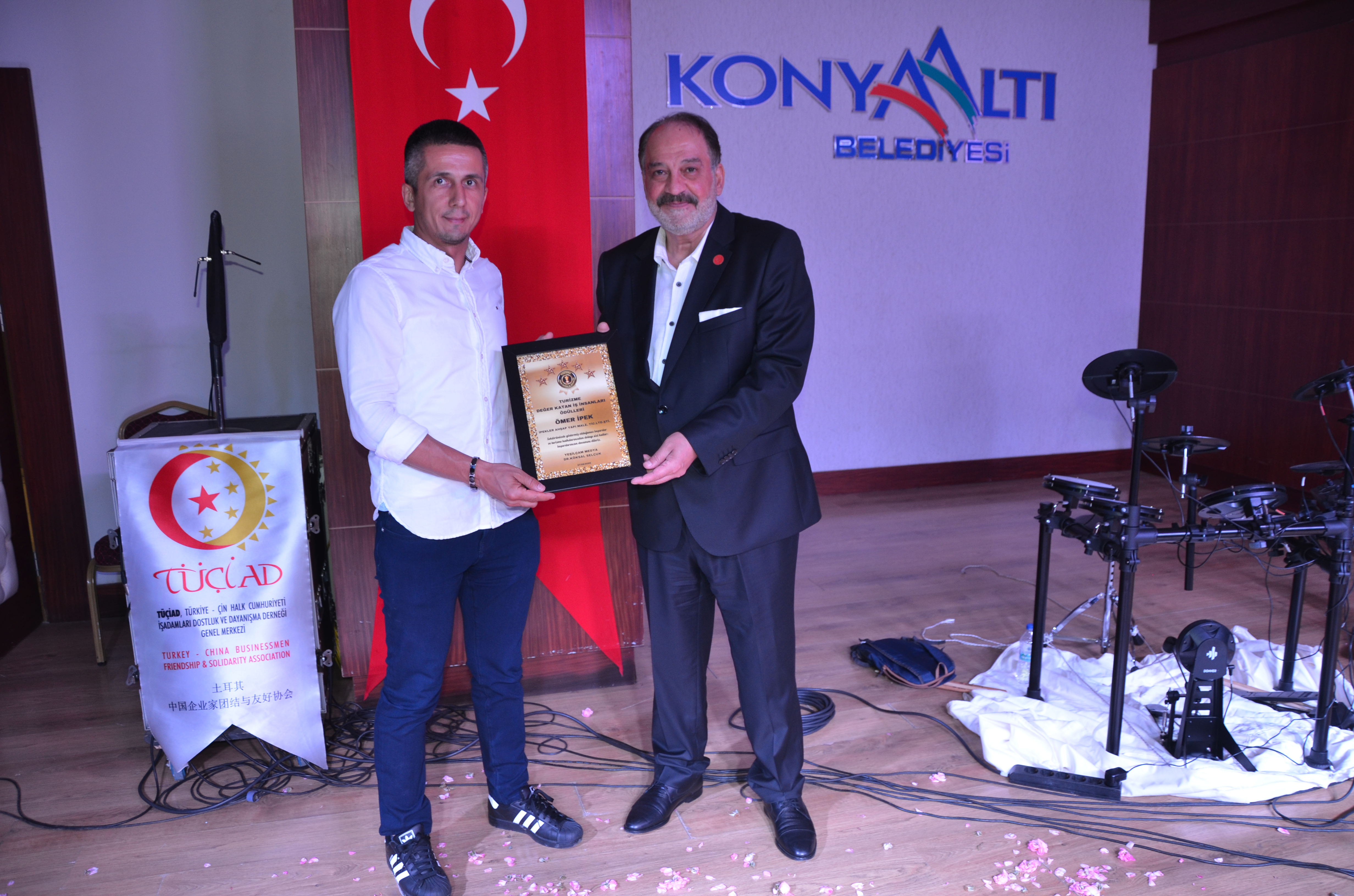 Antalya’nın Mimari Estetiğine Katkı Ödülü: Ömer İpek’e Anlamlı Takdim