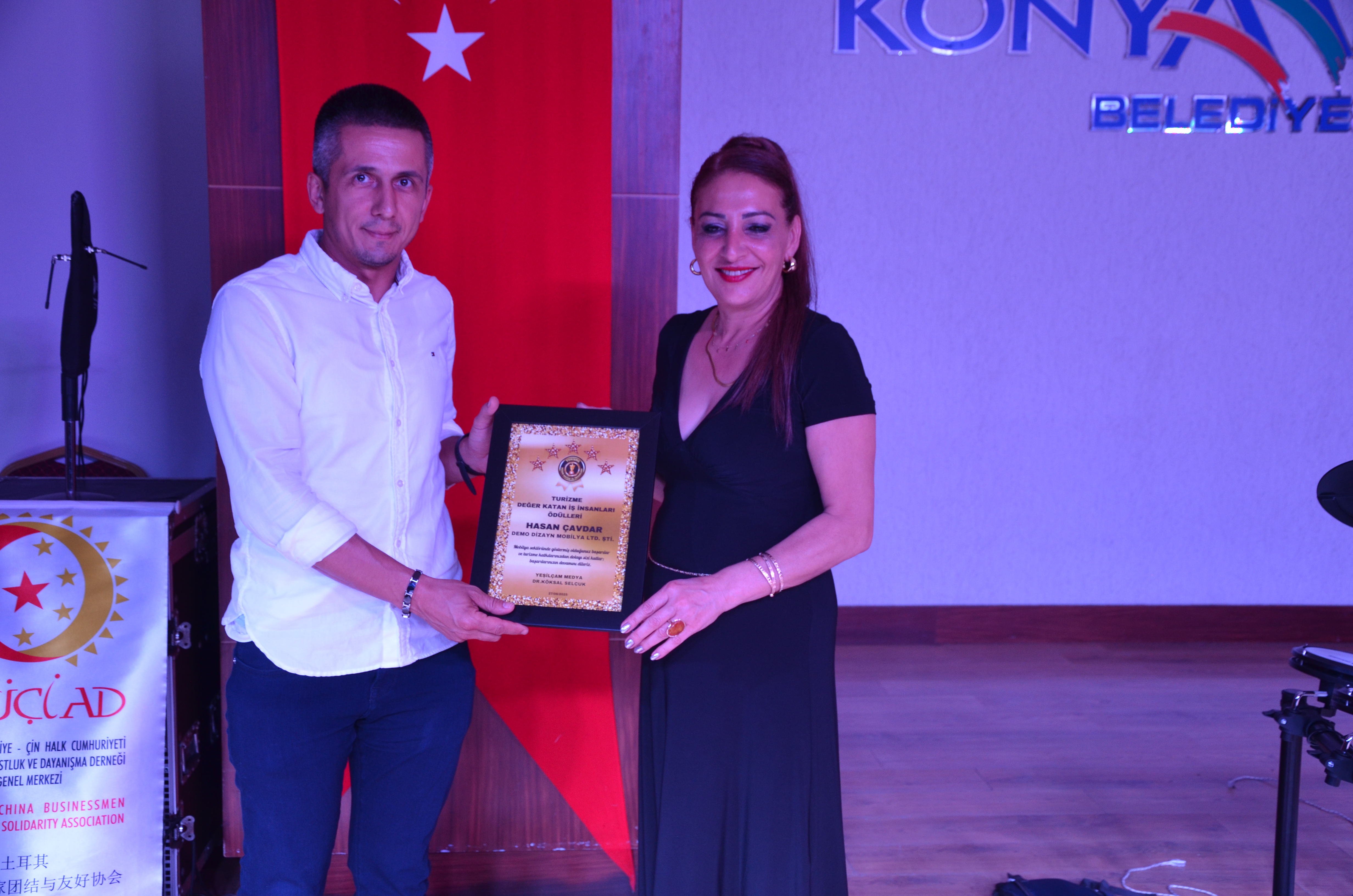 Antalya’nın Mobilya ve Yapı Malzemeleri Sektörüne Değer Ödülü: Hasan Çavdar’a Ödül