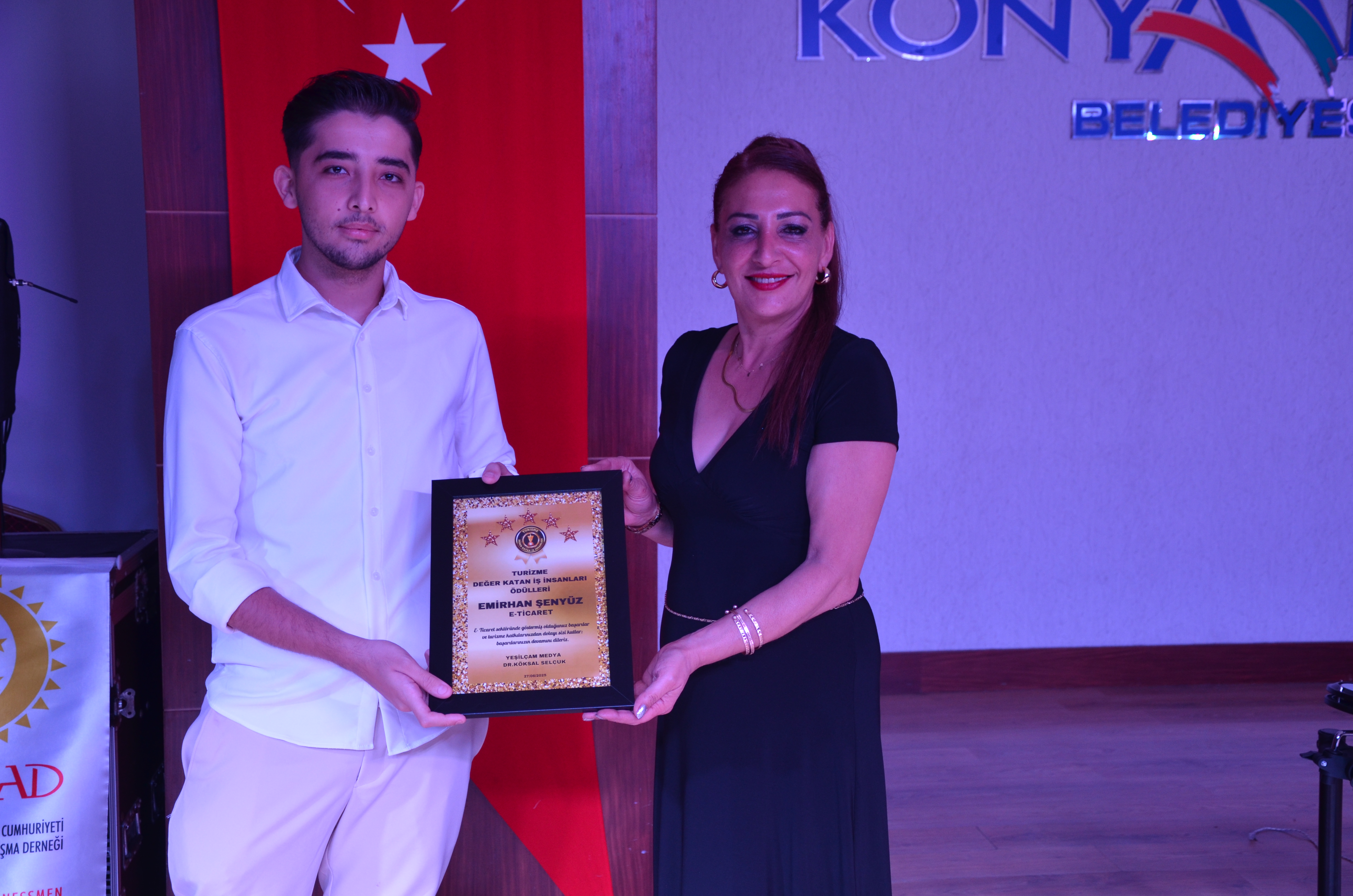 Dijital Dünyada Başarı Ödülü: Emirhan Şenyüz’e Anlamlı Takdim