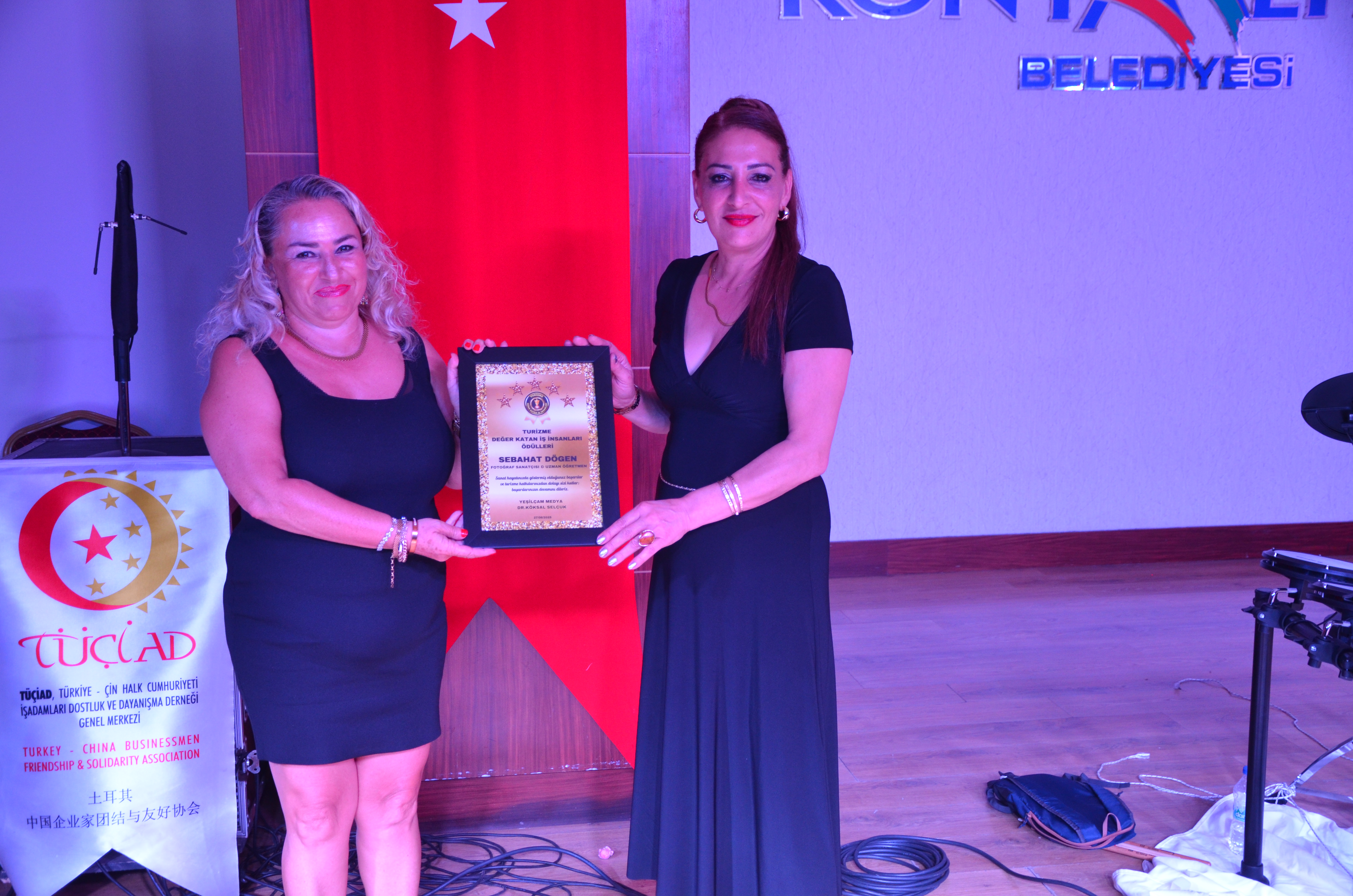 Antalya’nın Görsel Sanatlarına Değer Ödülü: Sebahat Döğen’e Anlamlı Takdim