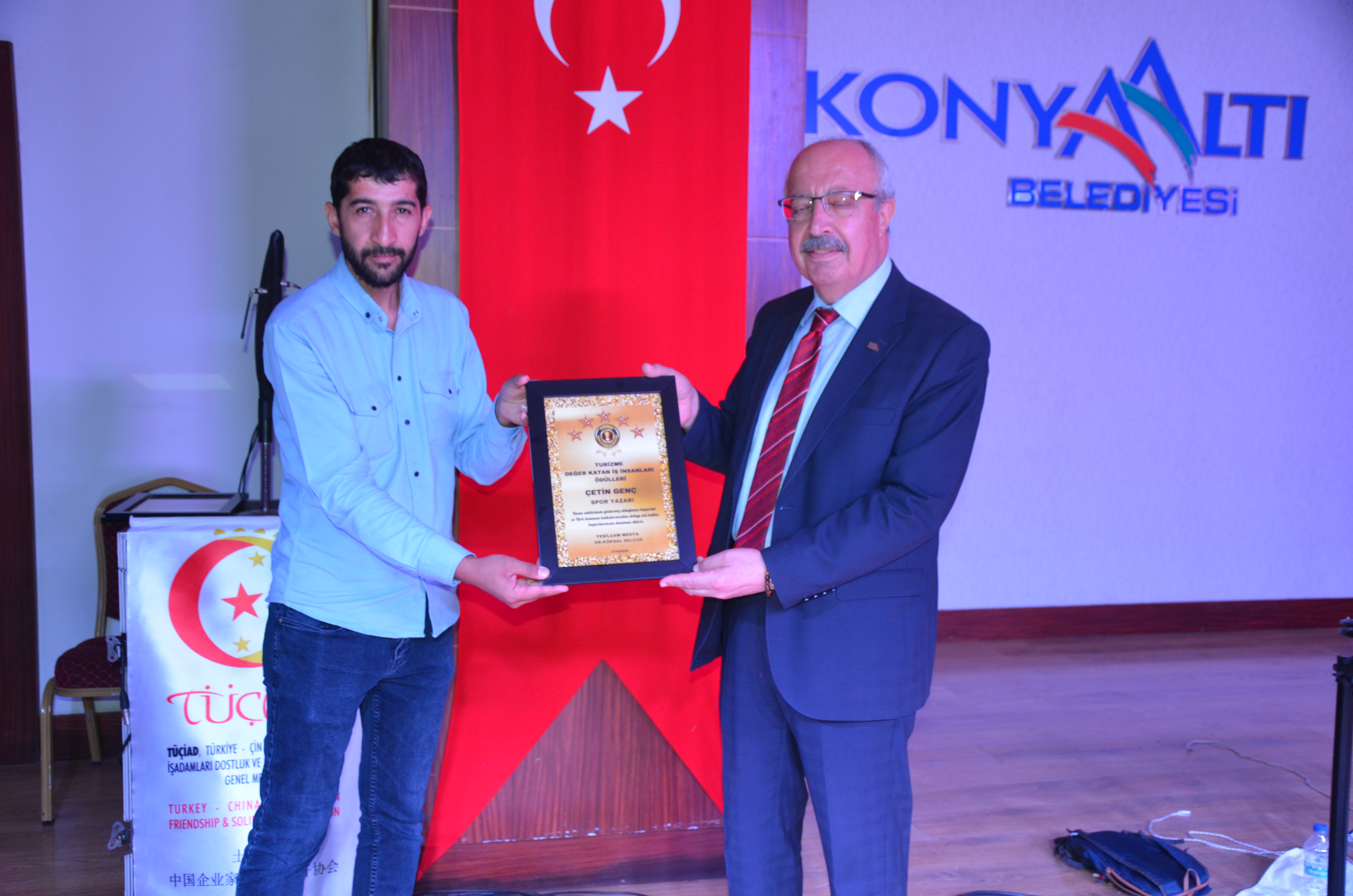 Spor Haberciliğine Değer Katan Çetin Genç’e Ödül 