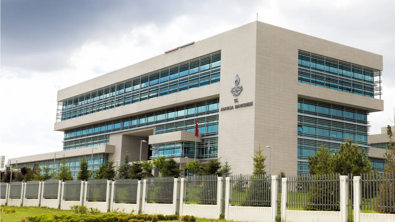 Anayasa Mahkemesi’nden Kayyum Düzenlemesine Kısmi İnceleme Kararı