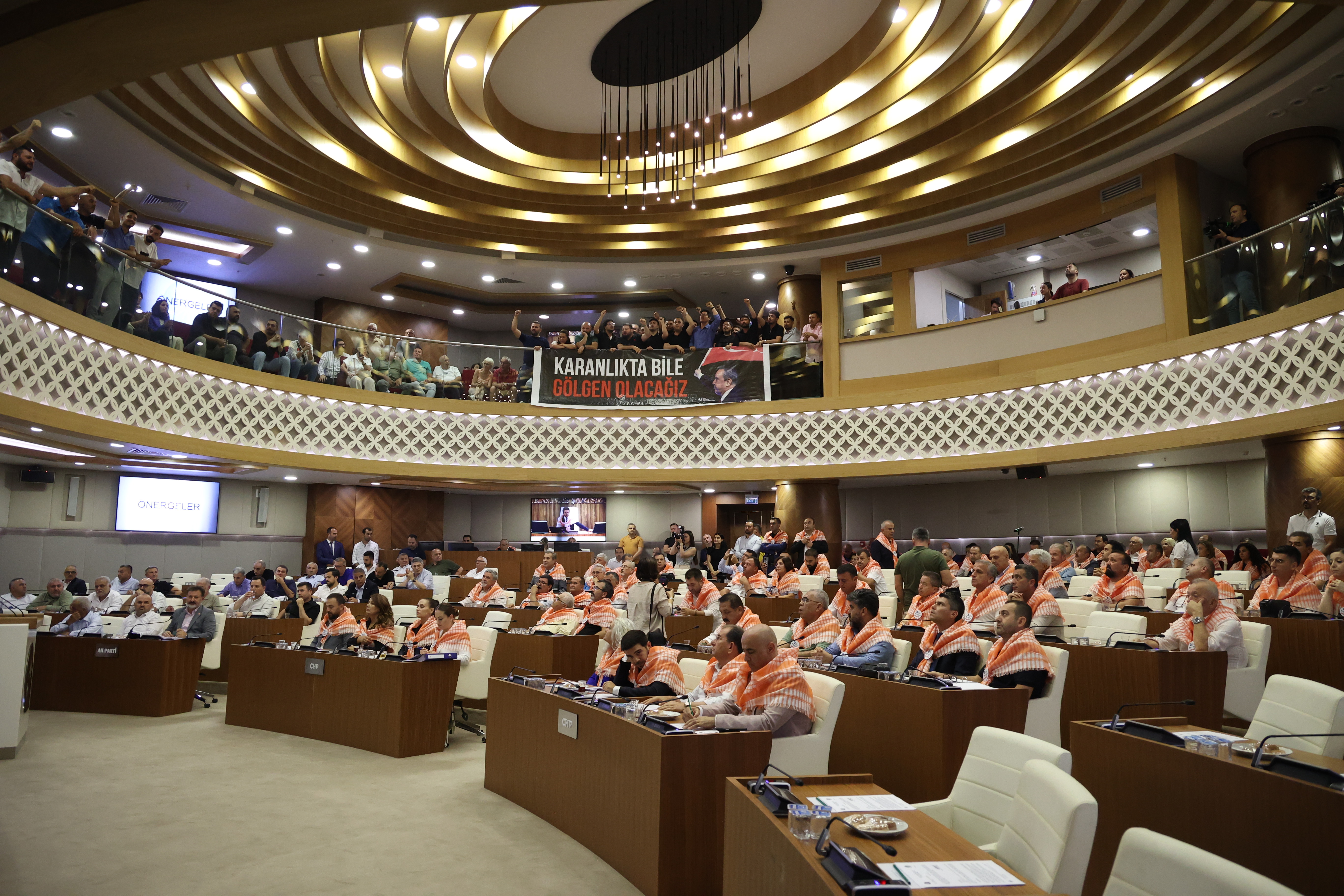 Antalya Büyükşehir Belediye Meclisi’nden Başkan Muhittin Böcek’e Destek Mesajları