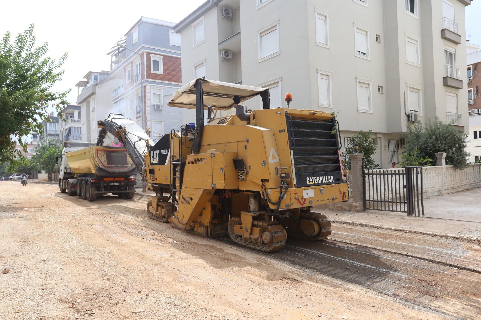 7.715 ileti dizisinden 12. Yeni Emek Mahallesi’nde 5 sokakta yollar yenileniyor