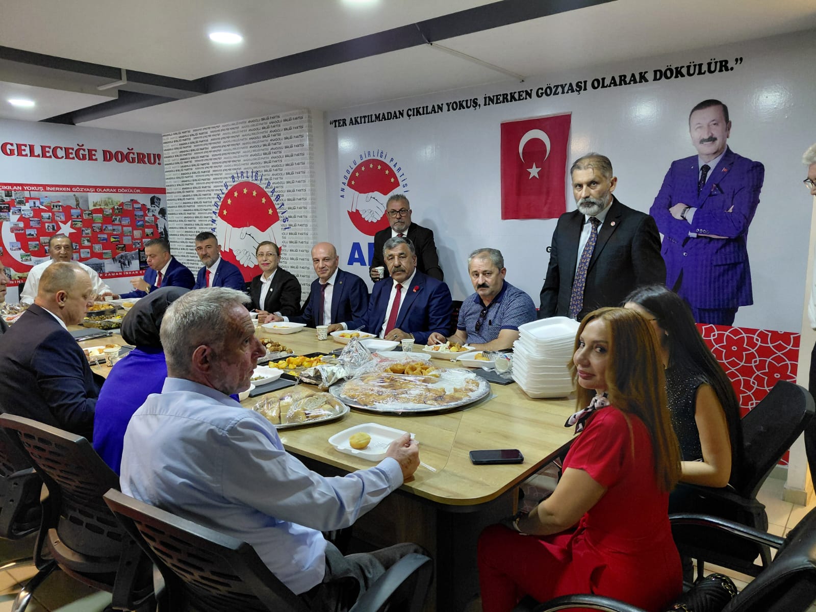 ABP Anadolu Birliği Partisi'nden Güç Gösterisi: İl, İlçe ve Bölge Temsilcileri Sabah Kahvaltısında Buluştu
