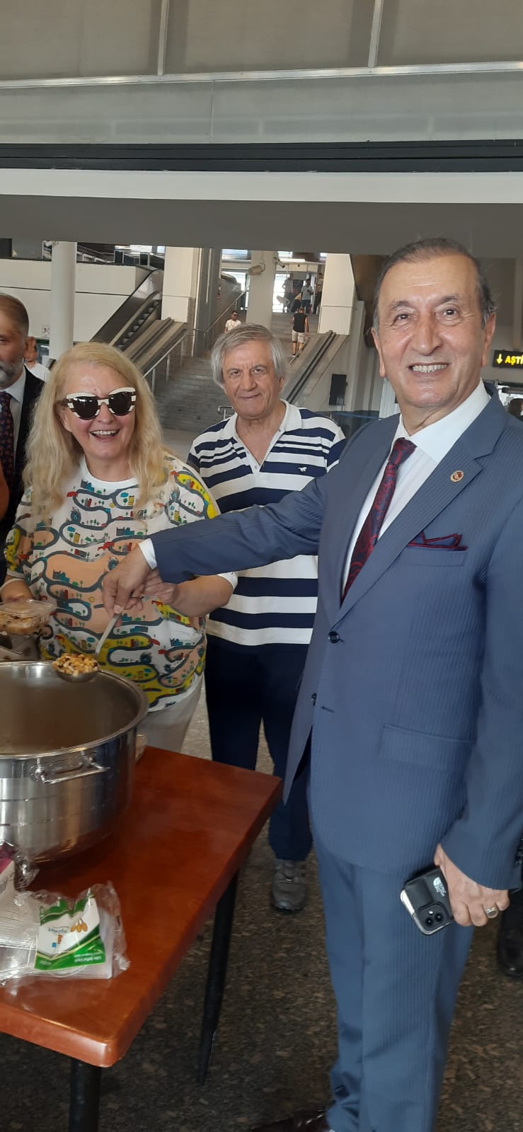 81 İlde Aşure Bereketi: Anadolu Birliği Partisi'nden Kardeşlik Mesajı