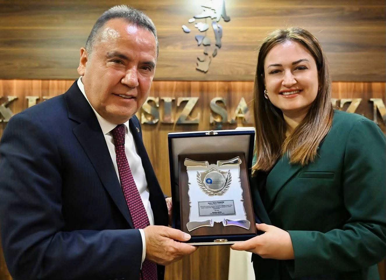 Başkan Muhittin Böcek’ten Cezaevinden Anlamlı Mesaj: “Yol Arkadaşım Büşra Özdemir’i Yürekten Tebrik Ediyorum”