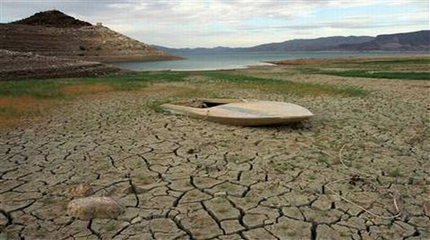 Seferihisar’da Su Alarmı: Barajlar Kuruyor, Plaj Duşları Kapatıldı