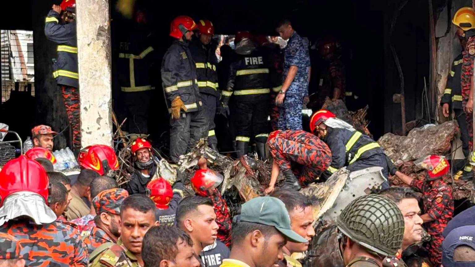Bangladeş’te Askeri Eğitim Uçağı Okula Düştü: En Az 19 Ölü