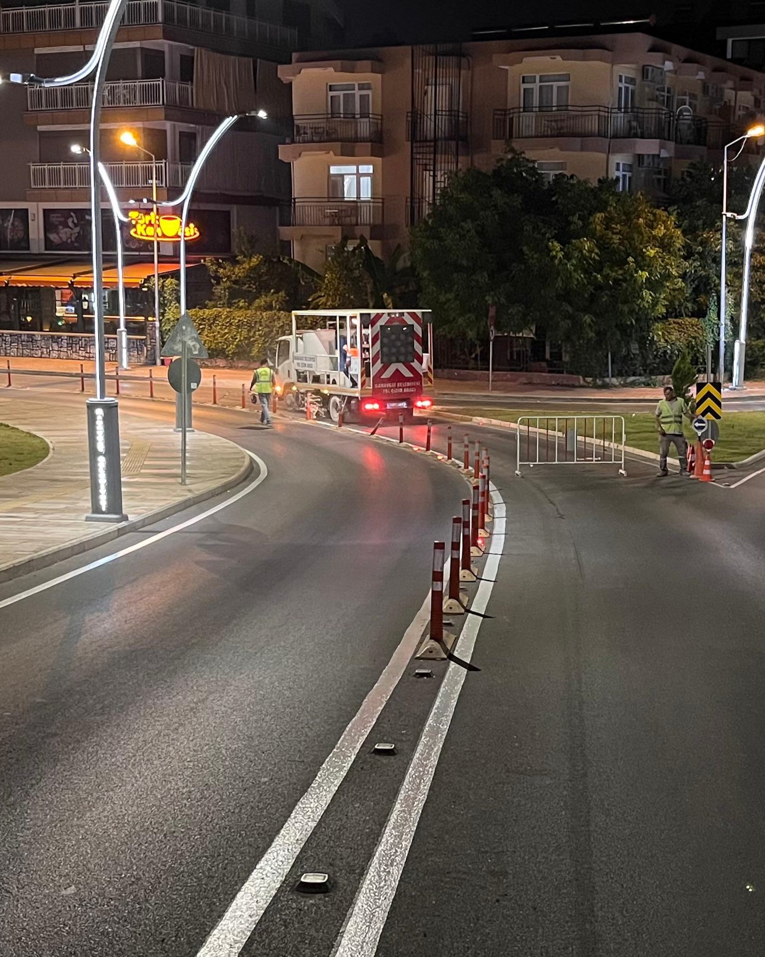 MANAVGAT’TA YOL ÇİZGİSİ ÇALIŞMALARI SÜRÜYOR