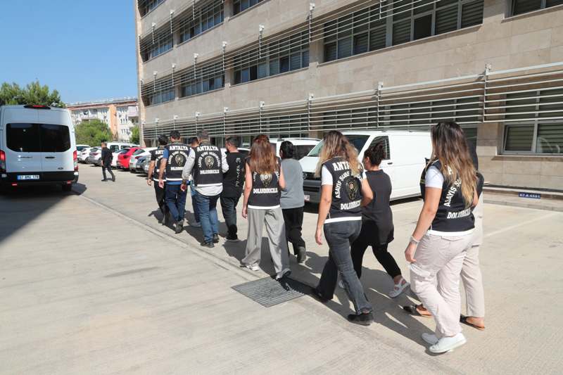 Kendisini Servis Yetkilisi Olarak Tanıtarak Dolandırıcılık Yapan Şahıslar Eş Zamanlı Operasyonla Yakalandı