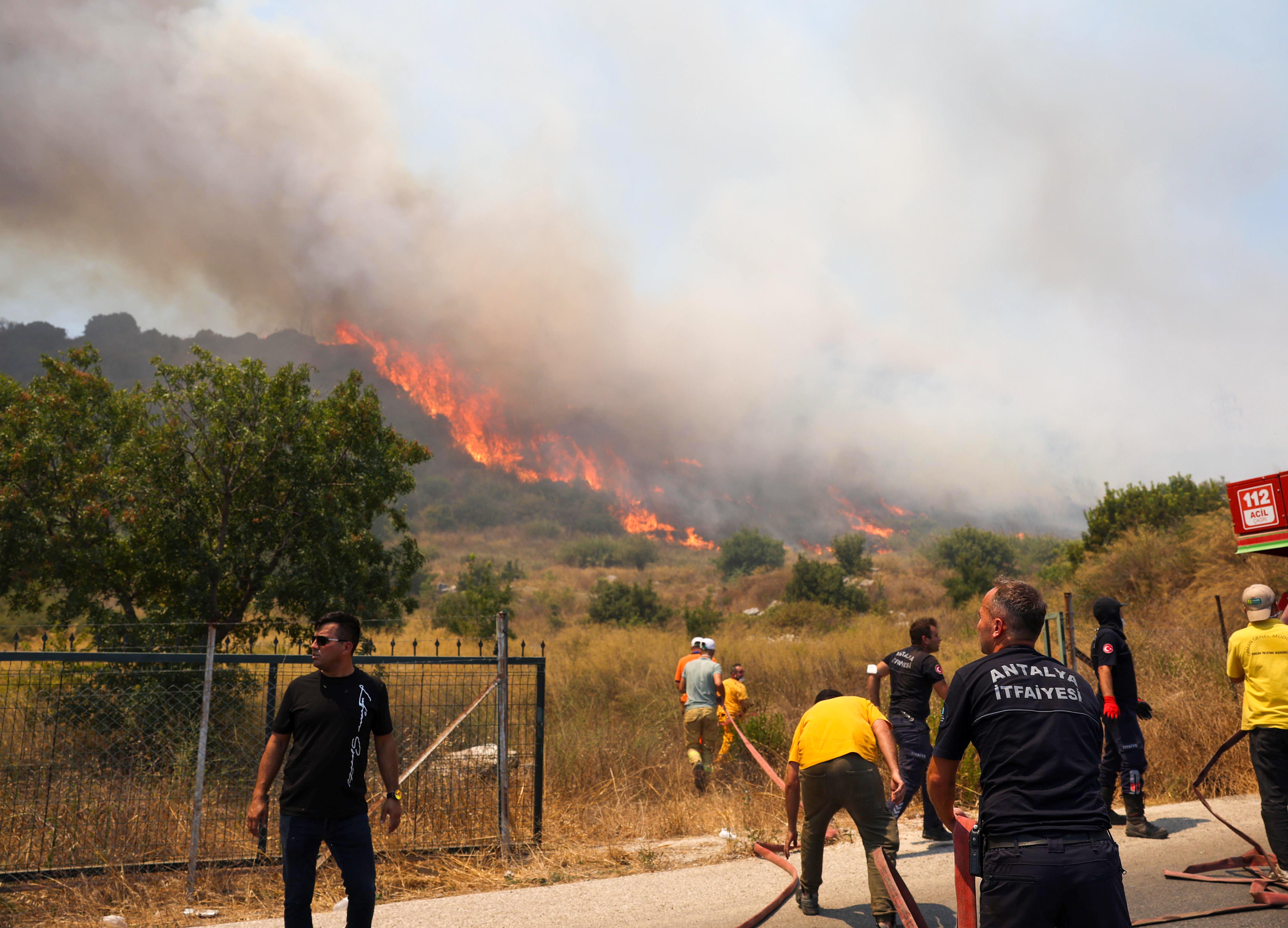 Antalya’da 4 farklı noktada orman yangını çıktı