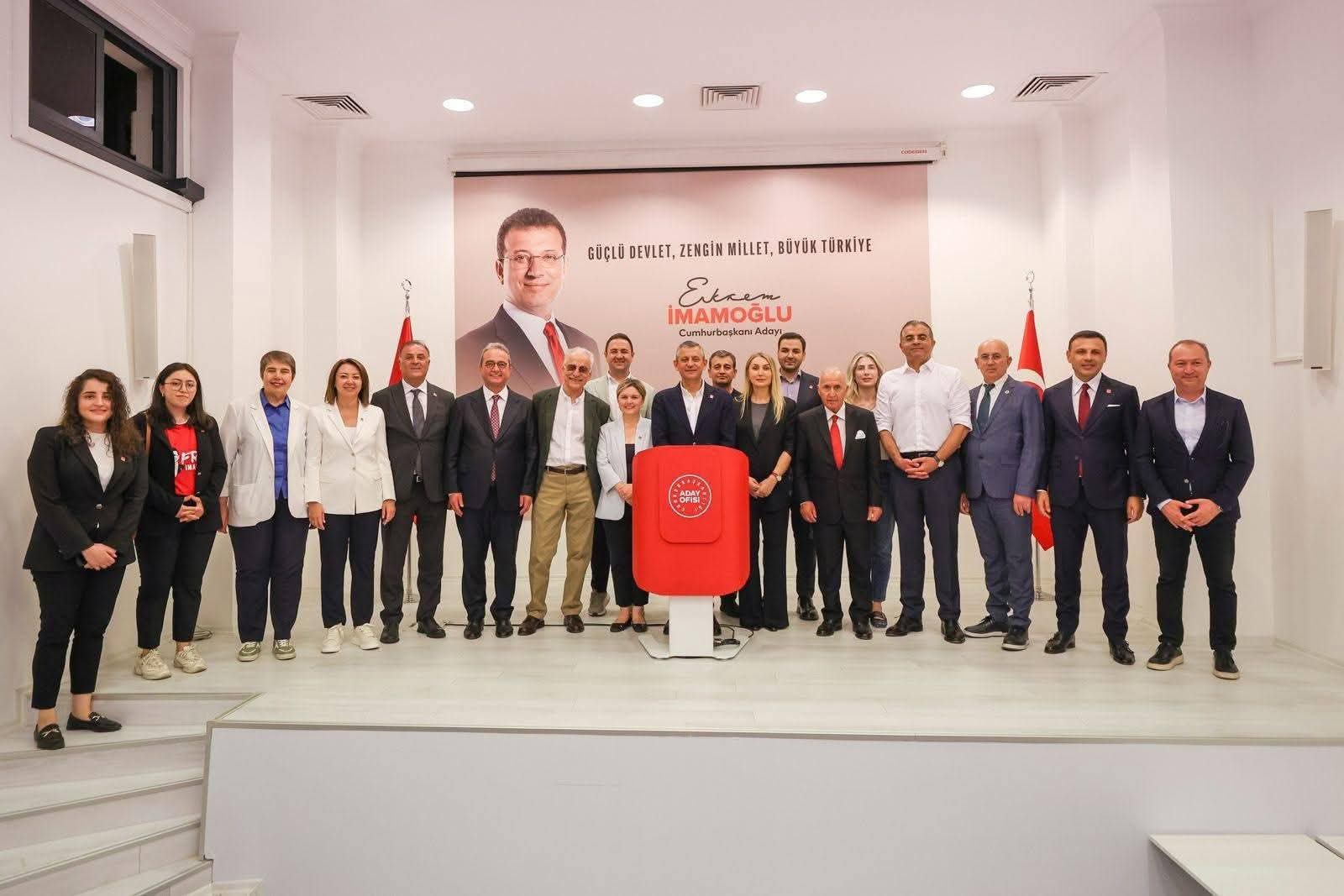 ATATÜRK'ÜN PORTRESİNİN KALDIRILMASINA TEPKİ: “SEBEBİ NE OLURSA OLSUN YERİNDEN KALKMAMALIYDI”