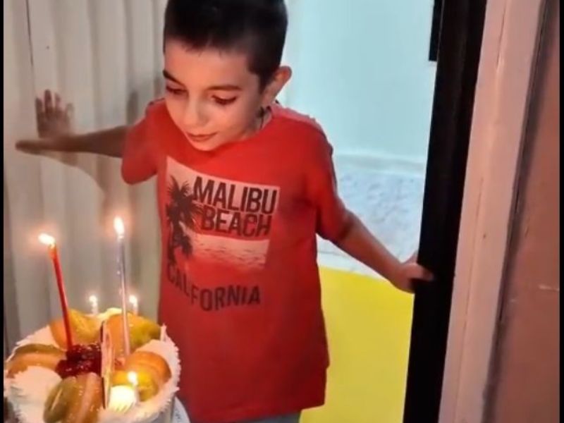 Şanlıurfa’da Yunus Polislerinden Hasta Çocuğa Doğum Günü Sürprizi