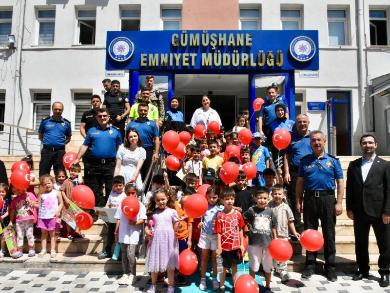 Gümüşhane Polisinden Minik Öğrencilere Trafik ve Güvenlik Eğitimi Verildi