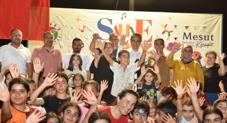 ‘Sahne Kepez’  Zeytinlik Mahallesi’ni şenlendirdi