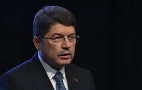 Bakan Tunç'tan Özgür Özel'in 'İBB davası borsası' sözlerine yanıt