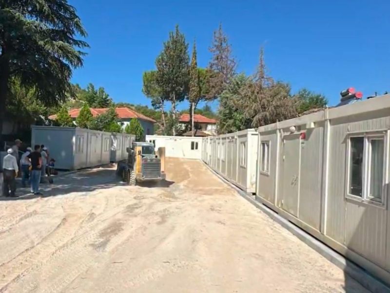 İçişleri Bakanımız Sn. Ali Yerlikaya; Sındırgı İlçemizde Depremden En Çok Etkilenen Vatandaşlarımız İçin Konteyner Kurulumu Çalışmaları Devam Ediyor