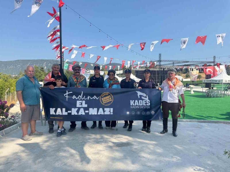 Antalya’da ’KADES’ ve ’Kadına El Kalkamaz’ Etkinliğiyle Vatandaşlara Bilgilendirme Yapıldı