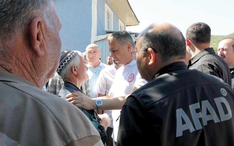 Bakanımız Sayın Ali Yerlikaya, Depremden Etkilenen Alacaatlı ve Gölcük Köylerinde İncelemelerde Bulundu