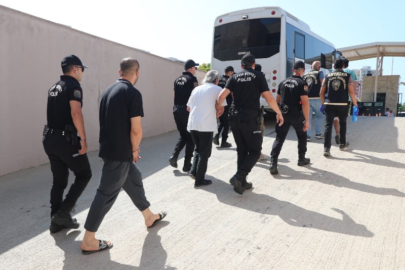 Aranan Şahıslara Yönelik Yapılan Eş Zamanlı Operasyonda 171 Kişi Yakalandı
