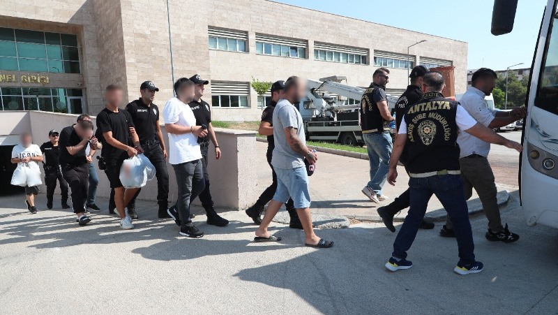 Aranan Şahıslara Yönelik Yapılan Eş Zamanlı Operasyonda 236 Kişi Yakalandı