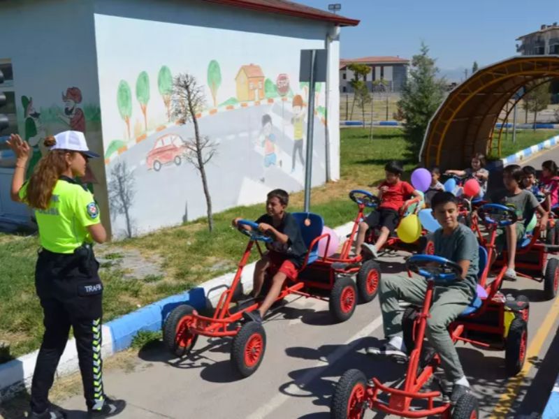 Aksaray’da Öğrencilere Yönelik Trafik Güvenliği Eğitimi Düzenlendi