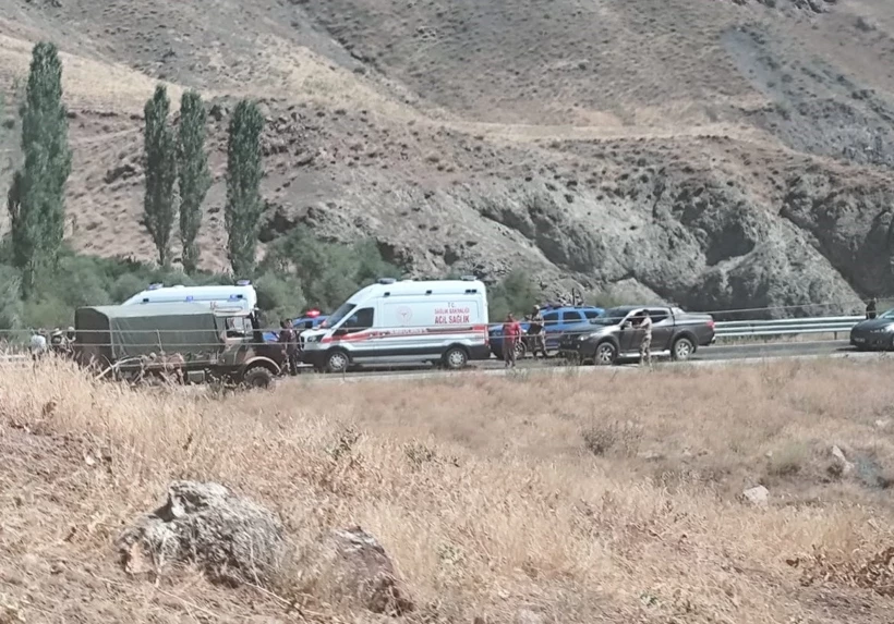 Hakkari'de Korkunç Kaza Ölü ve Yaralılar Var