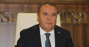 Muhittin Böcek’ten imalı mesaj! İması kafa karıştırdı