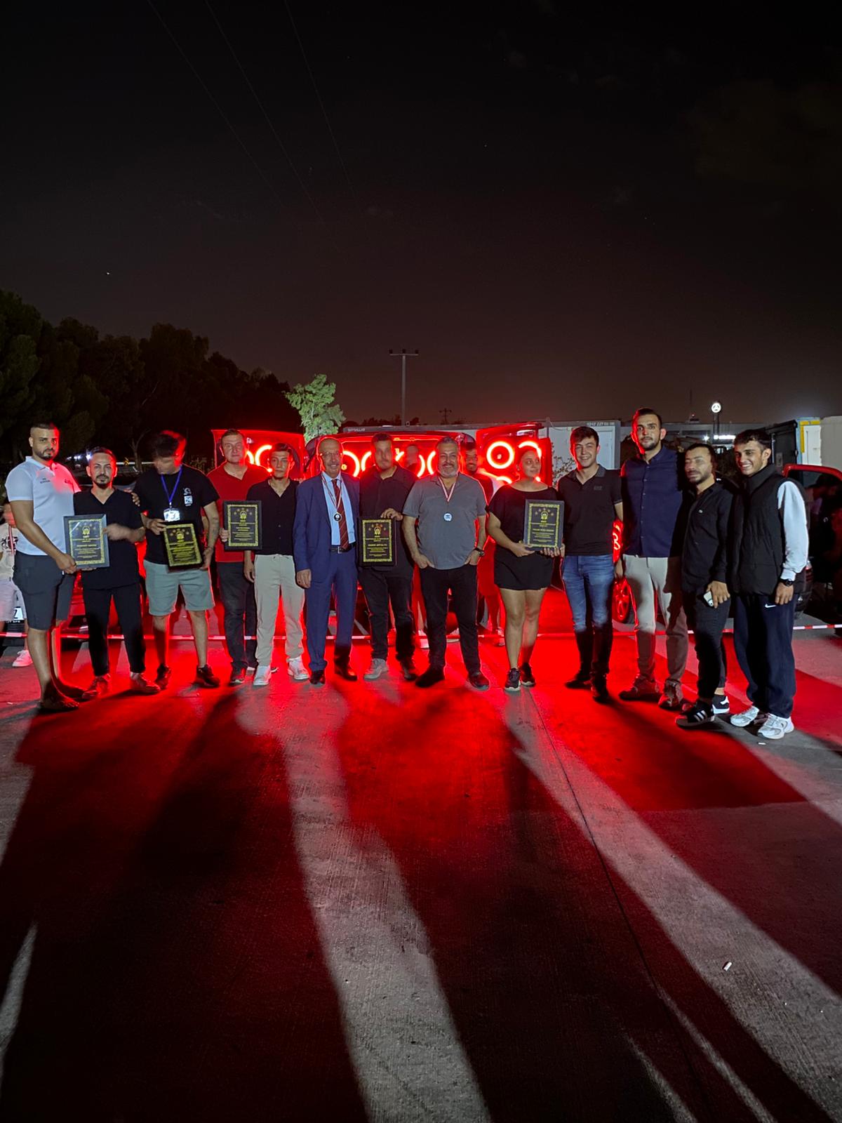 Antalya’da Otomobil Tutkunlarının Buluştuğu Gece