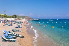 Antalya'nın ünlü plajı tekrardan halkın kullanımına açıldı