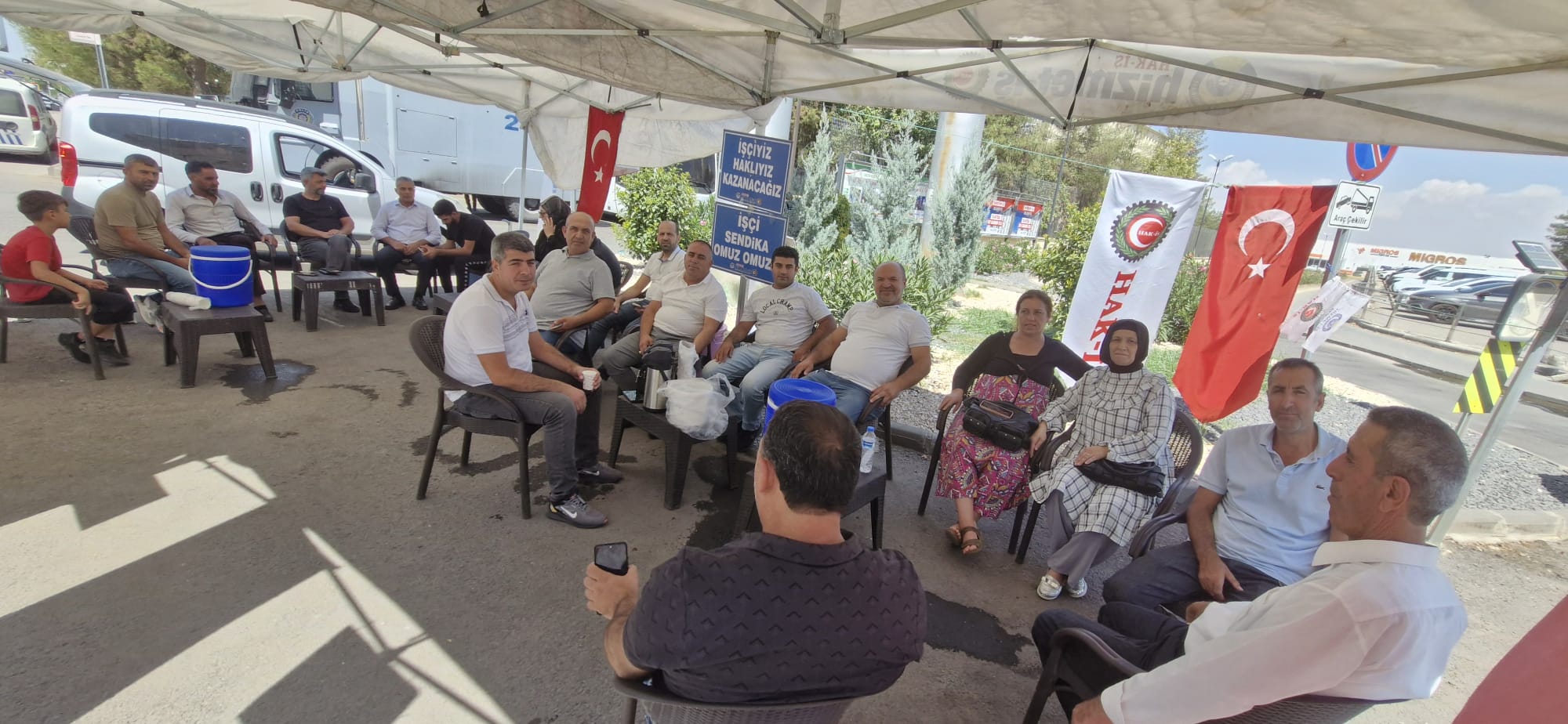 DEM'Lİ BELEDİYELERDE YENİ İŞÇİ KIYIMI ŞOKU