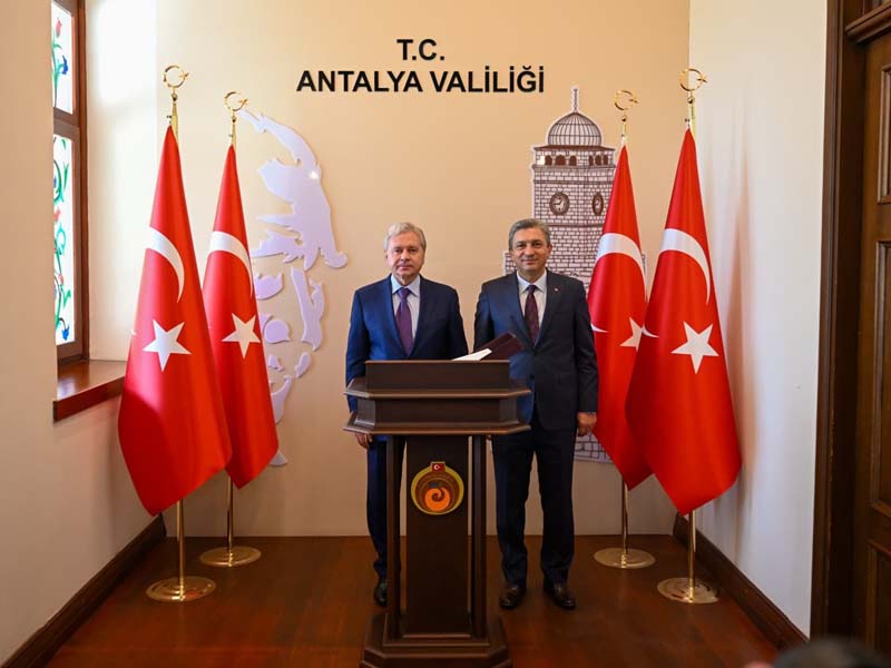 Moskova Hükümet Bakanı Çeremin'den Antalya Valiliğine Ziyaret 